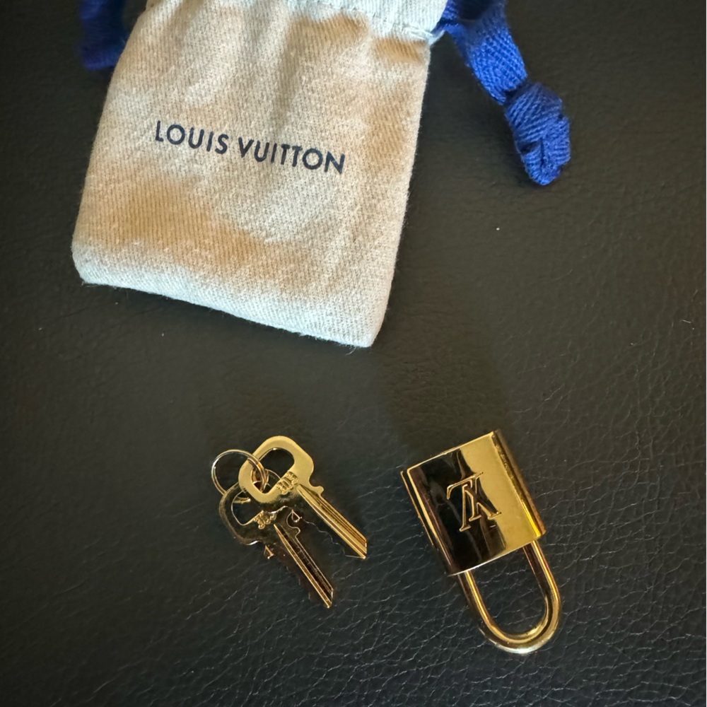 LV lock and keys 303
